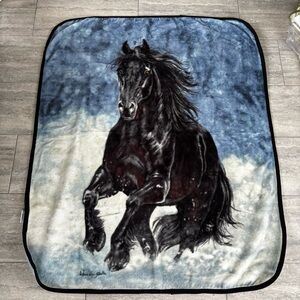 Black‎ Horse Print Throw Blanket